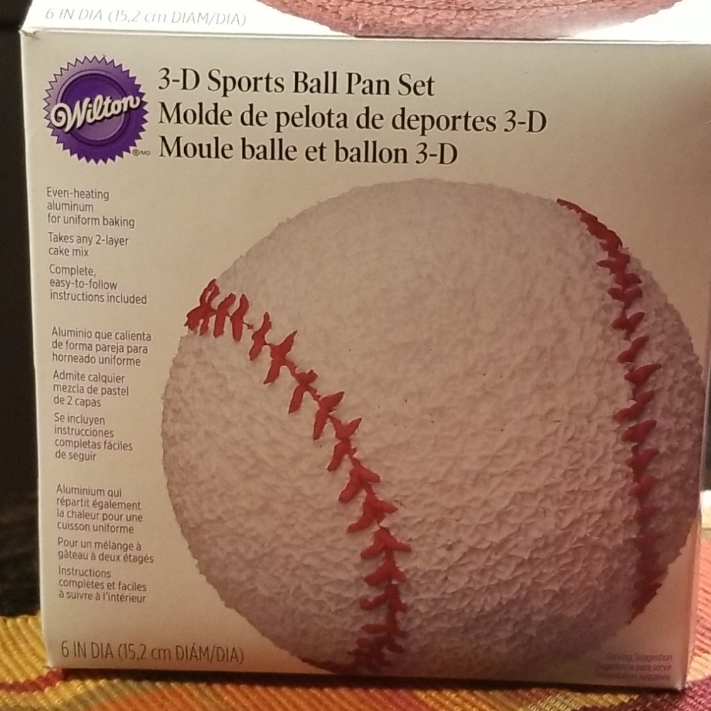 Wilton 3-D sports Ball Pan Set